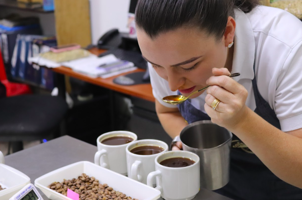 ¿Qué es y que incluye el perfilamiento de la taza de café?